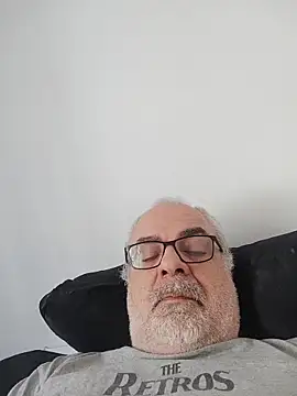 Snapshot of Satiro_Sevilla chatting on December 17, 2025, 9:14 am Satiro Sevilla online show from December 17, 2025, 9:14 am