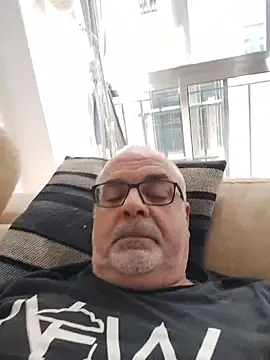 Snapshot of Satiro_Sevilla chatting on November 7, 2025, 4:00 pm Satiro Sevilla online show from November 7, 2025, 4:00 pm