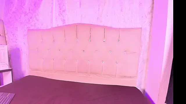 Snapshot of Strella_ferrera chatting on January 6, 2026, 5:33 am Strella ferrera online show from January 6, 2026, 5:33 am