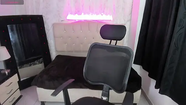 Strella ferrera online show from October 5, 2025, 4:03 am