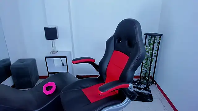 Strella ferrera online show from March 11, 2025, 5:46 am