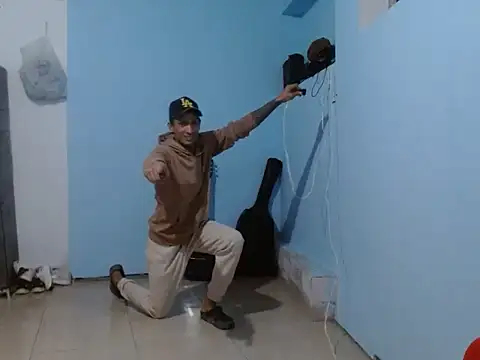 Snapshot of latino_hotxxx chatting on January 15, 2026, 2:15 am latino hotxxx online show from January 15, 2026, 2:15 am