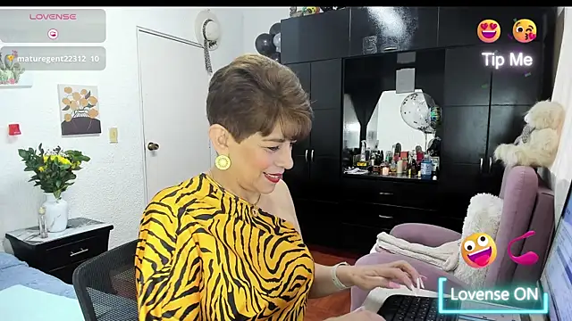 Snapshot of Angelina_Stone_65 chatting on January 6, 2026, 9:52 pm Angelina Stone 65 online show from January 6, 2026, 9:52 pm