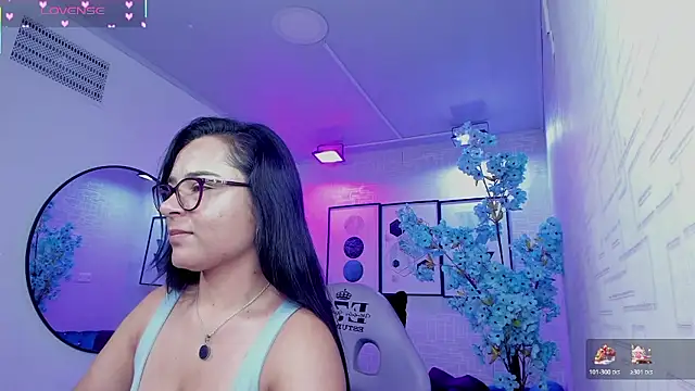 Snapshot of Tiara_rr chatting on January 9, 2026, 3:13 am Tiara rr online show from January 9, 2026, 3:13 am