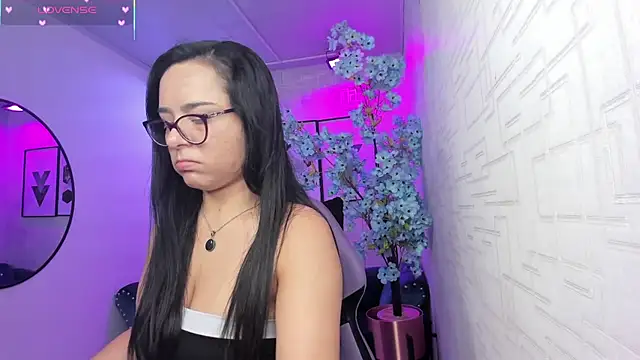 Snapshot of Tiara_rr chatting on January 17, 2026, 3:32 am Tiara rr online show from January 17, 2026, 3:32 am