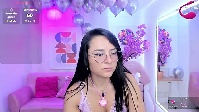 Snapshot of Tiara_rr chatting on September 12, 2025, 7:24 pm Tiara rr online show from September 12, 2025, 7:24 pm