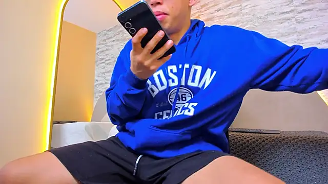 Snapshot of Benjamin_More chatting on November 5, 2025, 2:09 pm Benjamin More online show from November 5, 2025, 2:09 pm