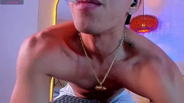 Snapshot of Benjamin_More chatting on July 23, 2026, 1:58 am Benjamin More online show from July 23, 2026, 1:58 am