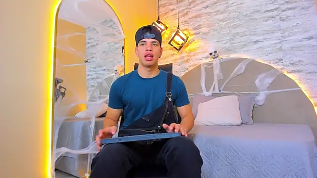 Snapshot of Benjamin_More chatting on October 25, 2025, 12:04 pm Benjamin More online show from October 25, 2025, 12:04 pm