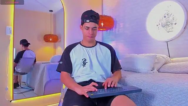 Snapshot of Benjamin_More chatting on June 26, 2026, 11:32 pm Benjamin More online show from June 26, 2026, 11:32 pm