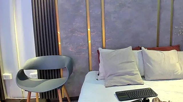 Snapshot of MelanieRoah chatting on November 29, 2025, 8:09 pm MelanieRoah online show from November 29, 2025, 8:09 pm