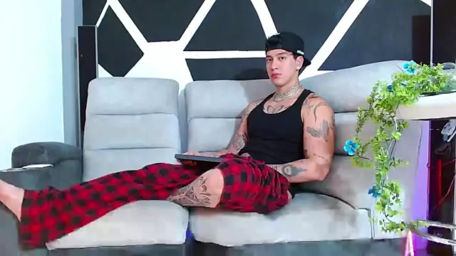 JUSTIN FULLER1 online show from November 22, 2025, 8:08 pm