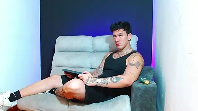 JUSTIN FULLER1 online show from February 5, 2026, 12:06 am