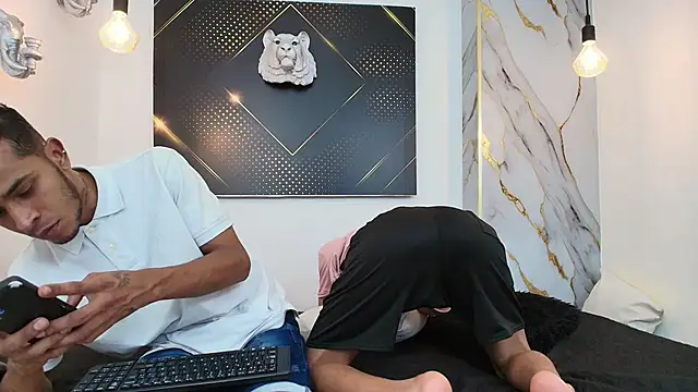 Snapshot of JordanAndAndrew chatting on November 15, 2025, 8:46 pm JordanAndAndrew online show from November 15, 2025, 8:46 pm