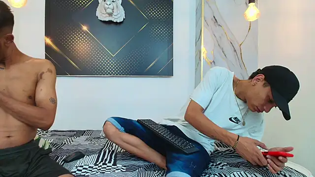 Snapshot of JordanAndAndrew chatting on November 6, 2025, 8:13 pm JordanAndAndrew online show from November 6, 2025, 8:13 pm