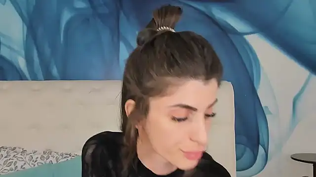 SkinnyDolly online show from November 19, 2025, 3:17 am