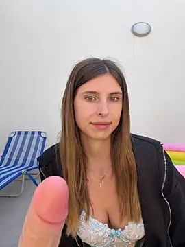 emma05 online show from May 6, 2026, 7:56 am