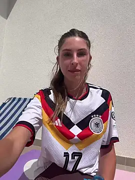 emma05 online show from June 13, 2026, 12:25 pm