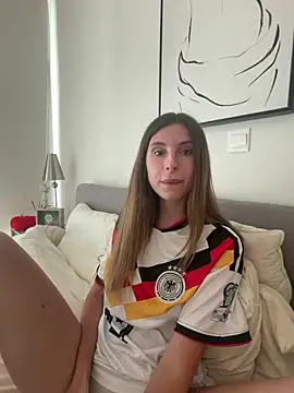 emma05 online show from June 14, 2026, 2:07 pm