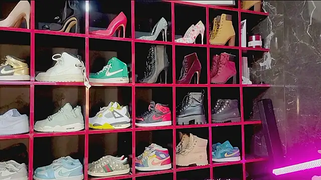 Indianbrownie online show from March 18, 2026, 3:03 pm