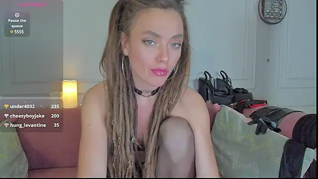 Snapshot of KellyFouler chatting on January 29, 2025, 5:02 pm KellyFouler online show from January 29, 2025, 5:02 pm