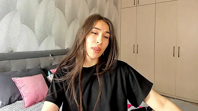 Snapshot of Bambiii_bby chatting on March 4, 2025, 6:04 am Bambiii bby online show from March 4, 2025, 6:04 am