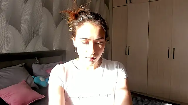 Snapshot of Bambiii_bby chatting on September 20, 2025, 2:16 am Bambiii bby online show from September 20, 2025, 2:16 am