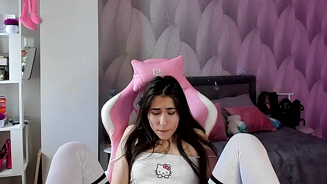 Snapshot of Bambiii_bby chatting on February 14, 2025, 3:11 am Bambiii bby online show from February 14, 2025, 3:11 am