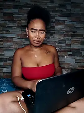 Abril Storm online show from November 2, 2025, 11:21 pm