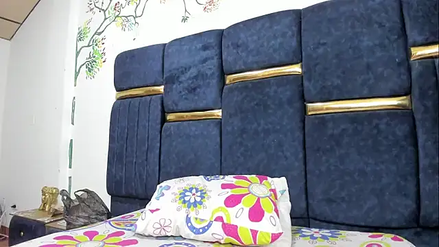 skaysanchez1 online show from February 6, 2026, 7:43 pm