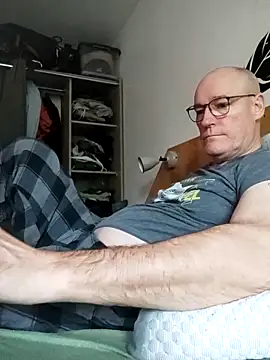 Snapshot of bogland33 chatting on May 11, 2026, 6:27 pm bogland33 online show from May 11, 2026, 6:27 pm