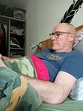 Snapshot of bogland33 chatting on May 6, 2026, 6:01 pm bogland33 online show from May 6, 2026, 6:01 pm