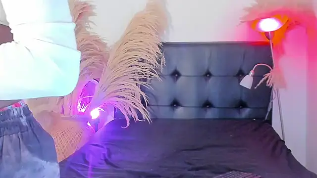 alejandrasxx online show from March 18, 2025, 8:16 pm