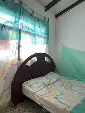 alejandrasxx online show from September 16, 2025, 1:34 pm