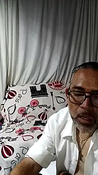 sthefania1710 online show from April 5, 2026, 2:51 am