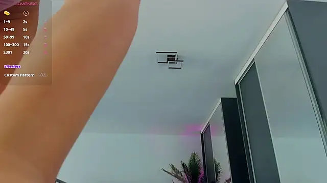 Snapshot of CurlyAnt0 chatting on December 3, 2025, 7:19 am CurlyAnt0 online show from December 3, 2025, 7:19 am