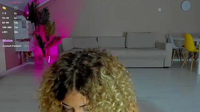 Snapshot of CurlyAnt0 chatting on November 6, 2025, 7:56 am CurlyAnt0 online show from November 6, 2025, 7:56 am