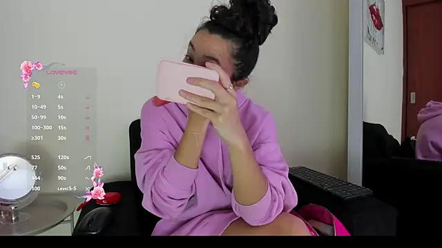 Snapshot of its__angelica_ chatting on October 1, 2025, 8:24 pm its angelica online show from October 1, 2025, 8:24 pm