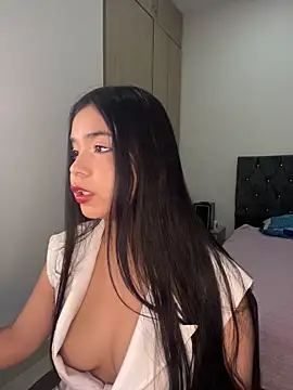 AuroraFiore online show from May 19, 2026, 3:02 am