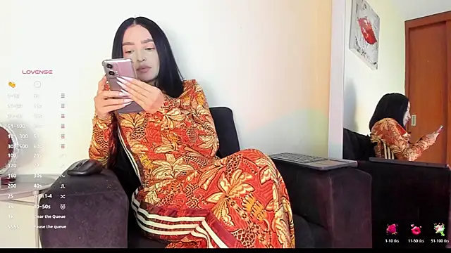 victoria  lace  online show from October 31, 2025, 9:00 pm