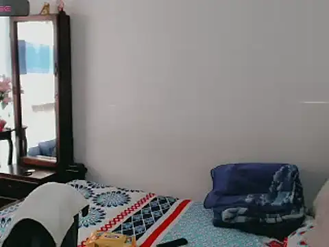 Snapshot of emily_rouxx chatting on December 6, 2024, 2:22 pm emily rouxx online show from December 6, 2024, 2:22 pm