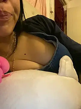 kittyprettybby online show from July 12, 2026, 10:10 pm