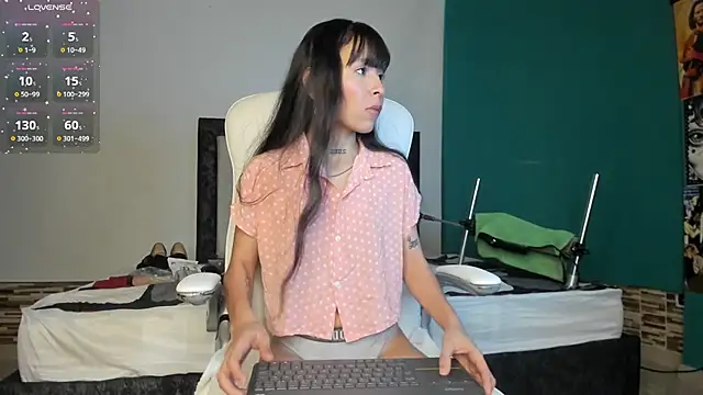 kinky polar online show from March 5, 2026, 9:43 pm