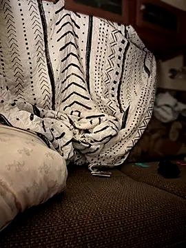 Snapshot of devinshd chatting on October 31, 2025, 3:25 am devinshd online show from October 31, 2025, 3:25 am