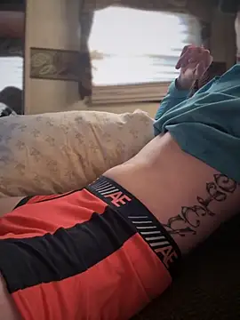 Snapshot of devinshd chatting on October 31, 2025, 9:43 pm devinshd online show from October 31, 2025, 9:43 pm