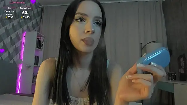 Snapshot of flora_off chatting on December 20, 2025, 12:30 pm flora off online show from December 20, 2025, 12:30 pm