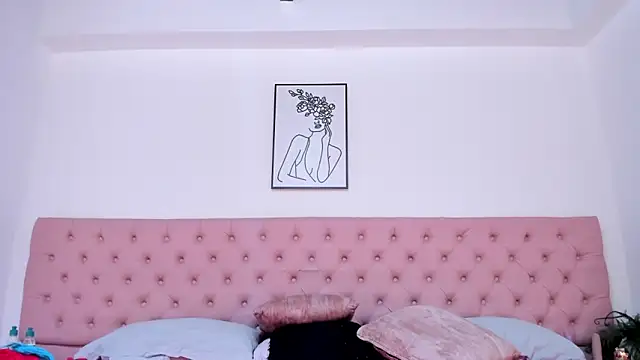 CarolinaGlamour online show from November 7, 2025, 8:02 pm