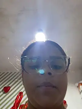 Evabigass online show from November 28, 2025, 10:43 pm