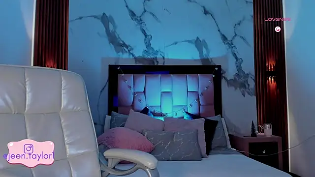 Jeen Taylor online show from November 11, 2025, 8:25 pm