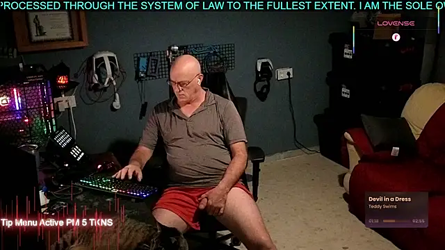 Snapshot of Pilot_Dave_69 chatting on November 9, 2025, 5:33 am Pilot Dave 69 online show from November 9, 2025, 5:33 am